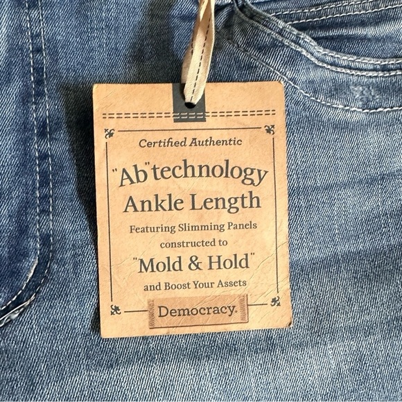 Democracy Skinny Ankle Jeans 16 NWT Blue Slightly Distressed Slimming Fit Comfy - Picture 6 of 9